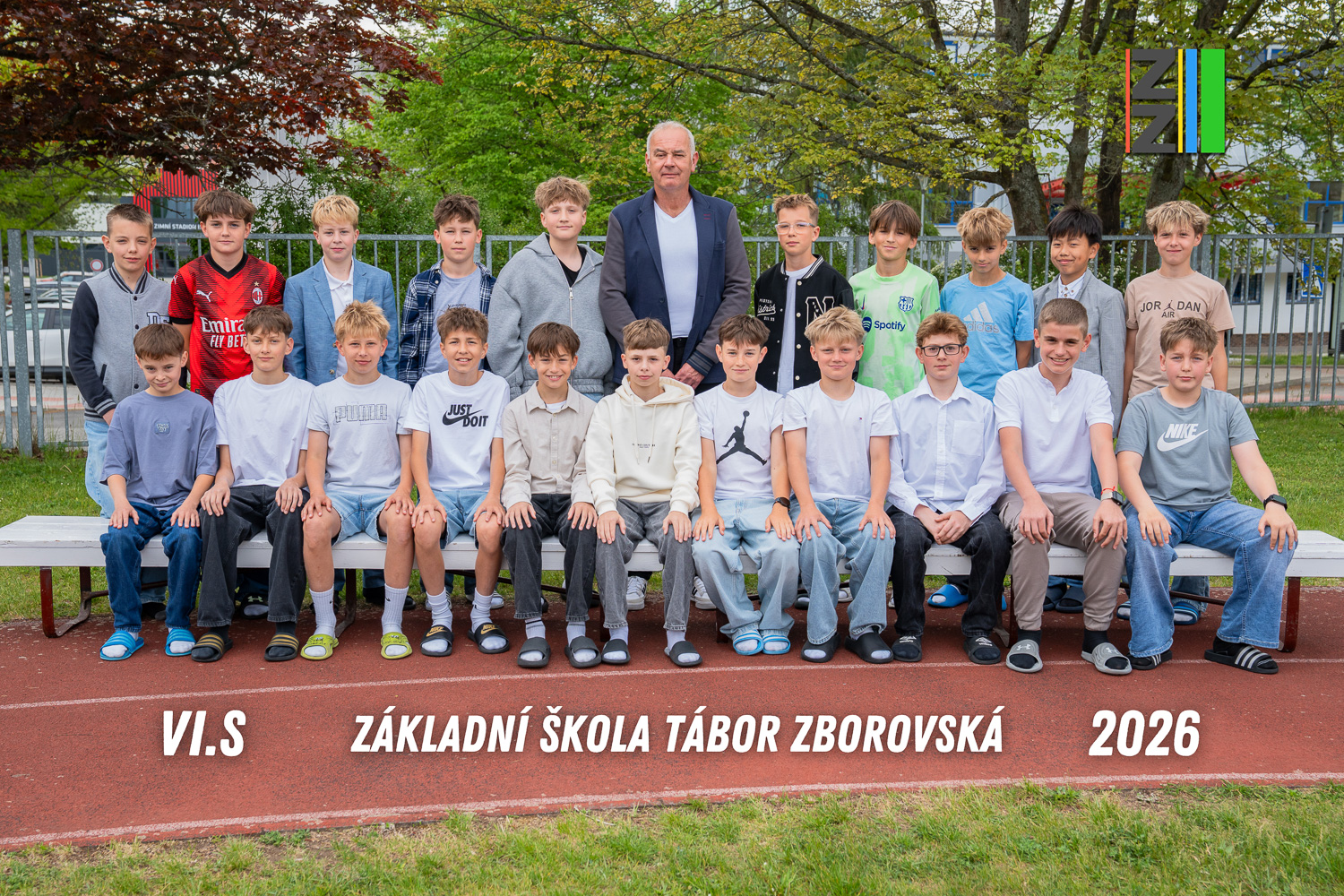 Klasická společná fotografie celé školní třídy